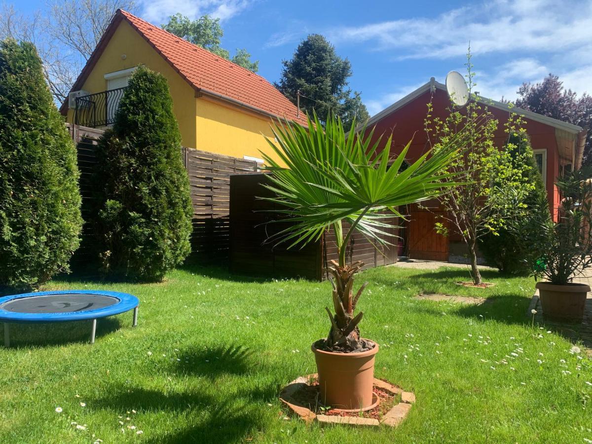 Gunarasi Villa Jacuzzival Dombovar Exterior photo